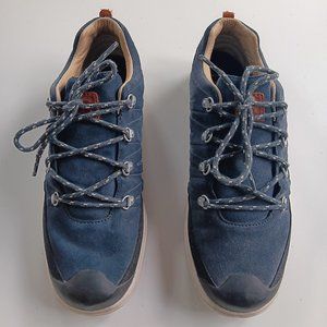 Salomon Mens casual walking shoe